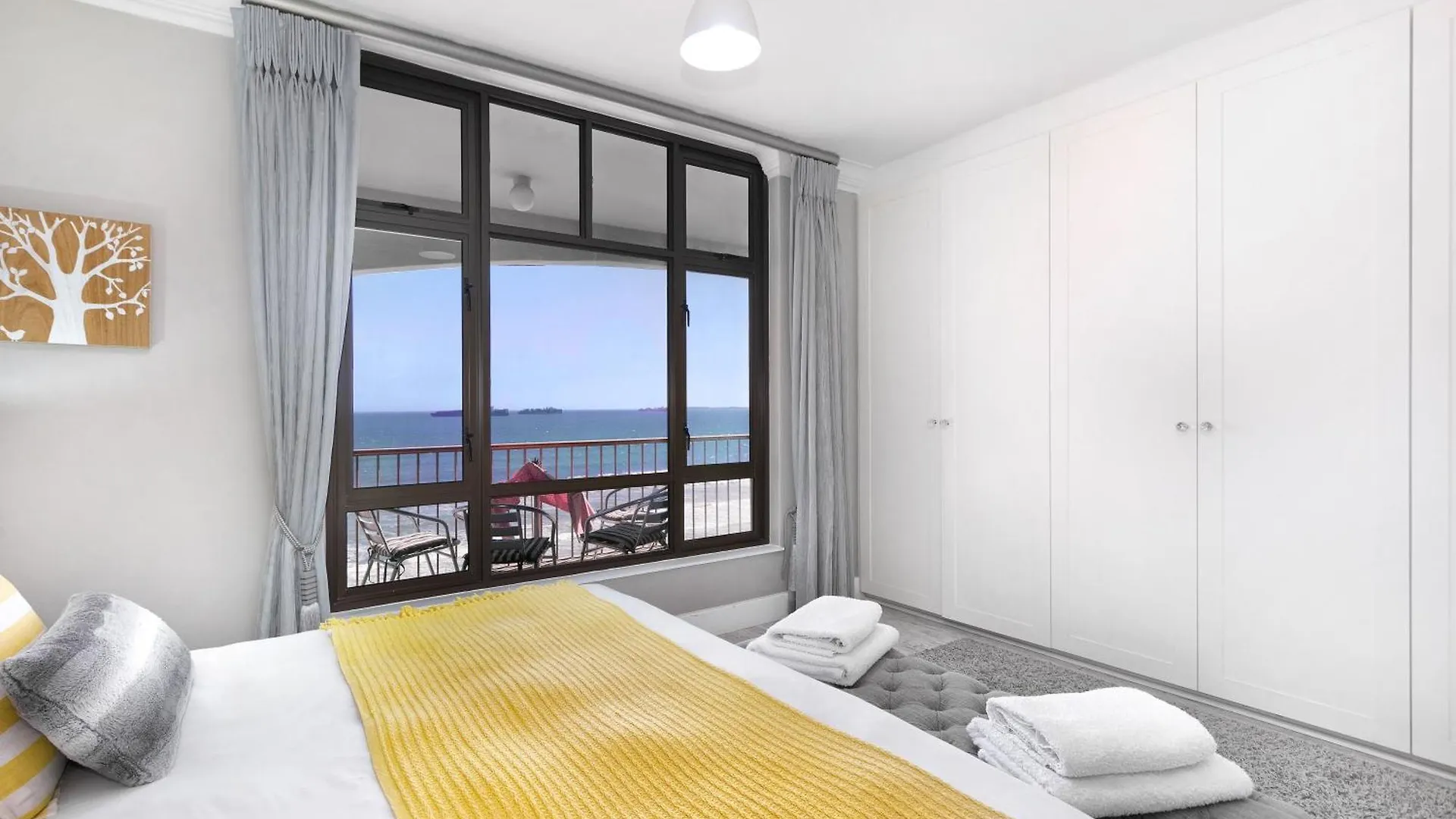 Witsand 804 Bloubergstrand Apartment
